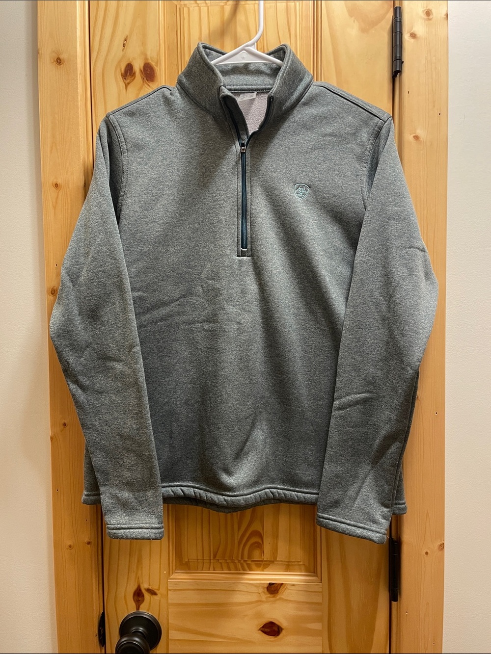 Ariat Tek Women’s Heather Gray Quarter-Zip Pullover (size small)